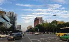 太阳是早晨离人近还是中午离人近?